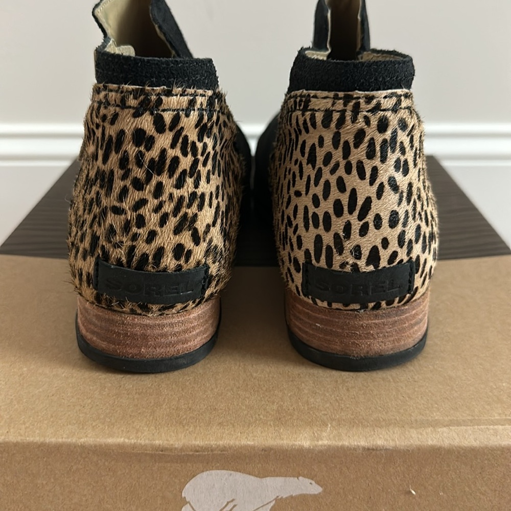 EUC Sorel Women's Black and Brown Ankle Booties - Picture 4 of 8